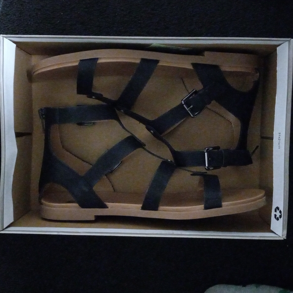 Sandals - Picture 2 of 6